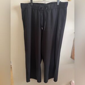 Lululemon - Black Crepe Wide-Leg Cropped Pants